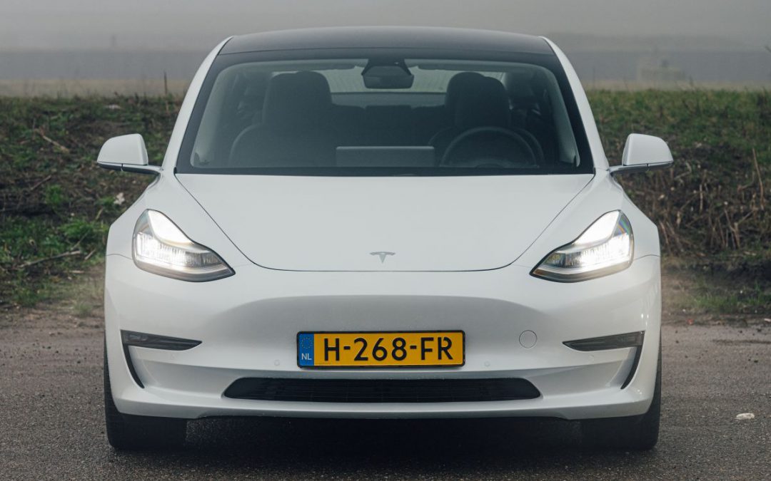 TESLA MODEL 3 VERKOZEN TOT ZAKENAUTO VAN HET JAAR 2021